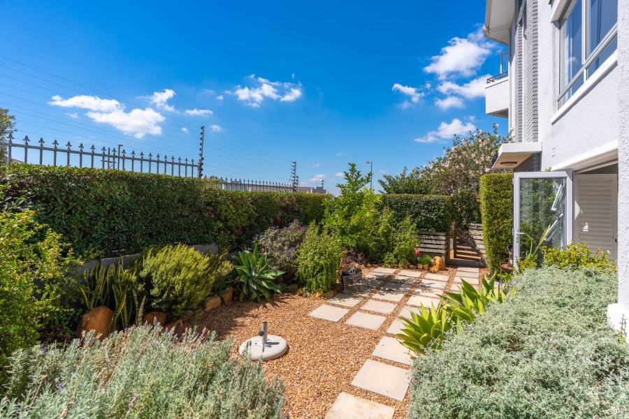 1 Bedroom Property for Sale in Vredehoek Western Cape